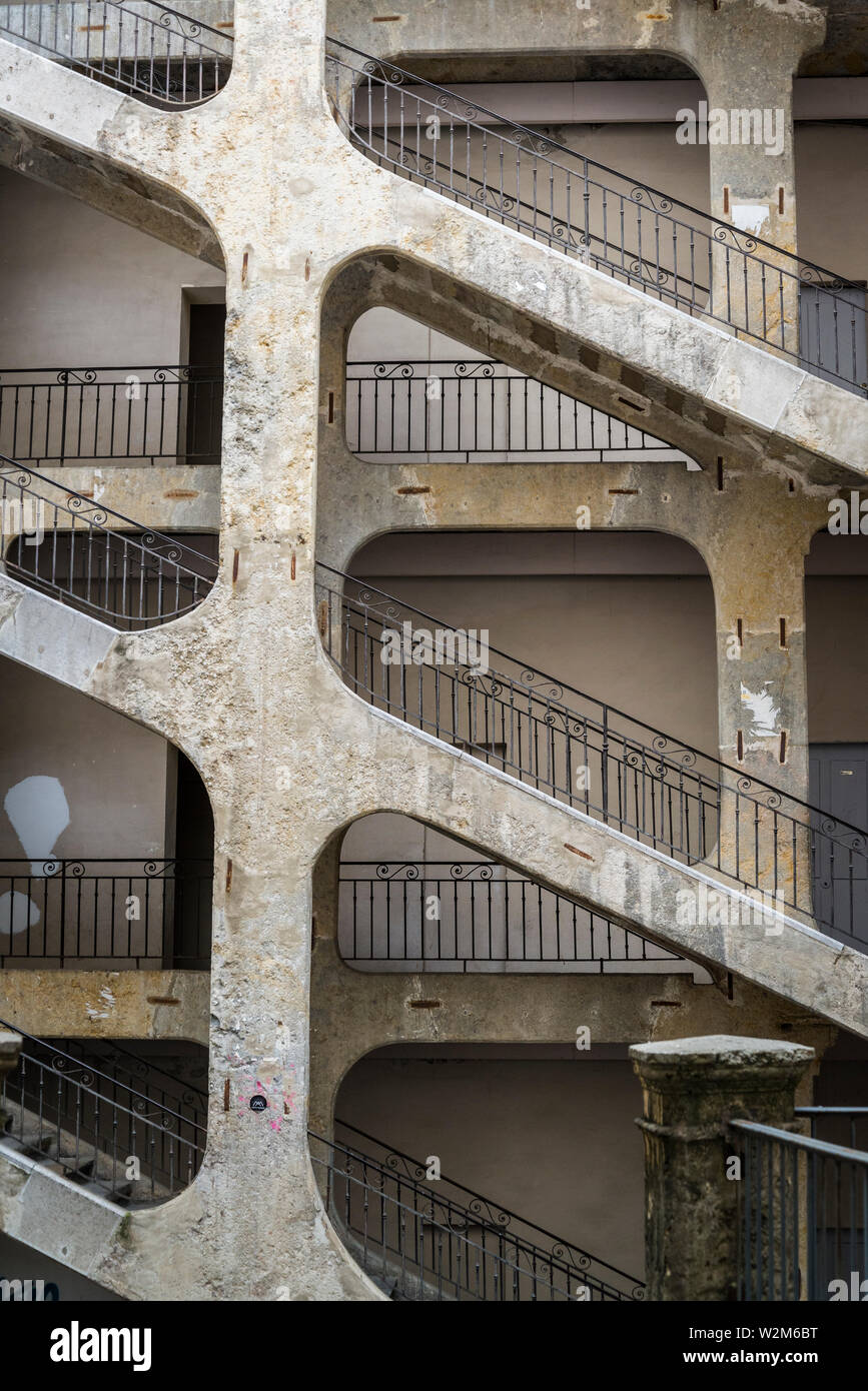 Cours des Voraces, einer der berühmtesten Traboule, eine überdachte Passage in Seide Weber manufacturing Workshop, Lyon, Frankreich Stockfoto