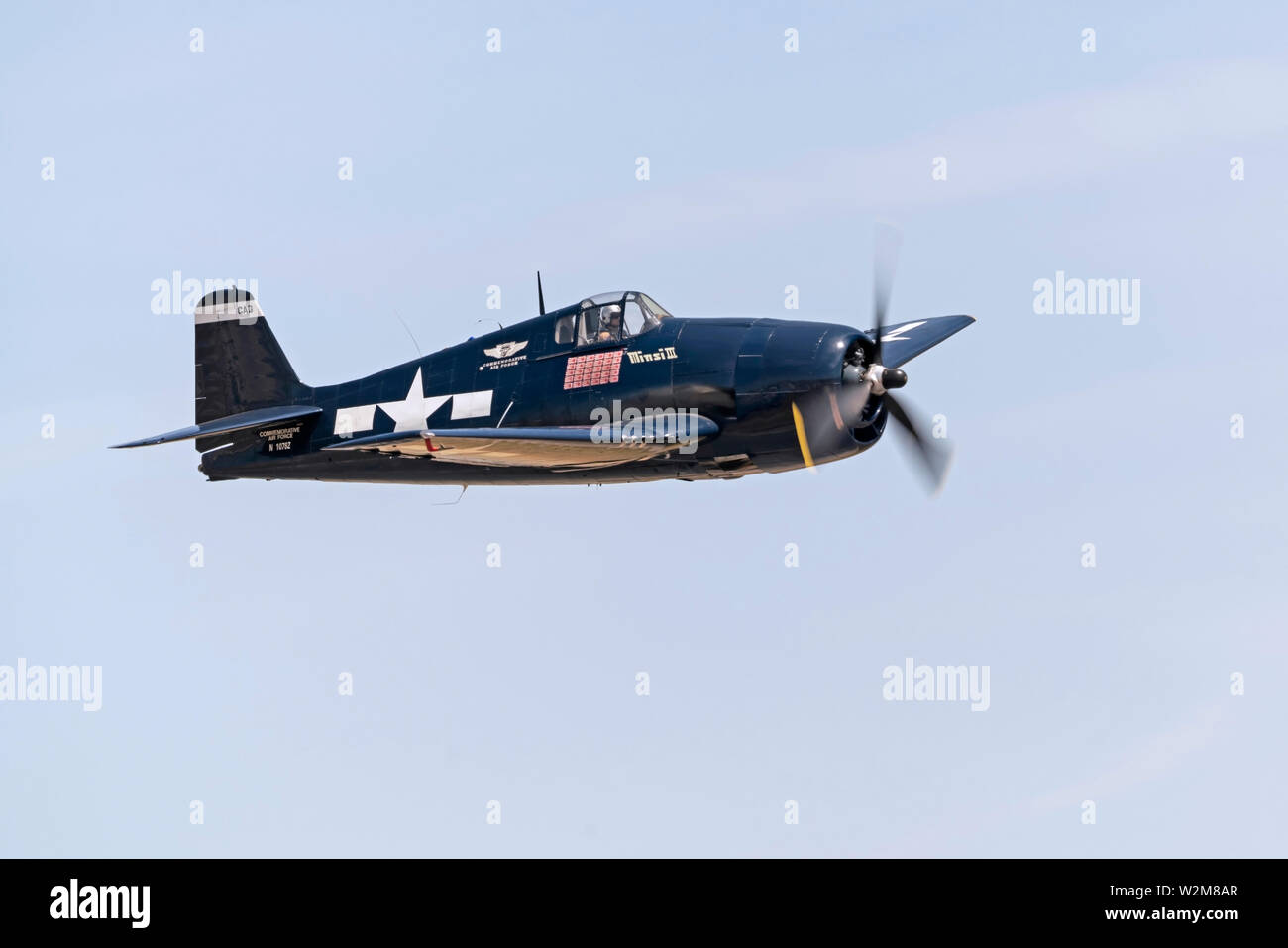 Flugzeug Grumman F6F Hellcat WWII Fighter an einem Kalifornien Air Show flying Stockfoto