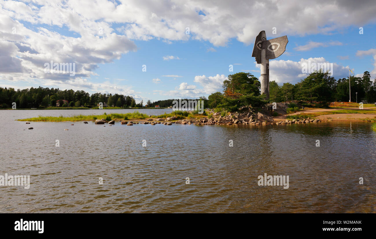 Kristinehamn, Schweden - Juli 5, 2019: Die 15 m hohe konkrete Picasso Skulptur Wahrzeichen wurde im Juni 25 eröffnet, 1965 und liegt an der Valo Bucht in Stockfoto