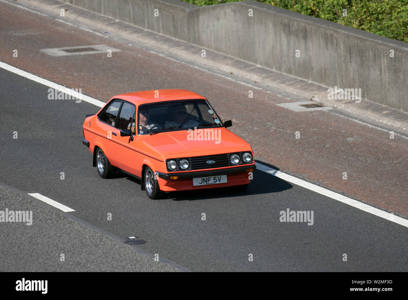 1979 70er Jahre Venetian Red, Ford Escort RS Custom, A 2. 0-Liter-Vierzylinder, SOHC, Pinto-Motor; Automobilklassiker, historische Oldtimer-Motoren und Sammlerstücke; Leighton Hall Transportshow, Autos und alte Fahrzeuge von gestern auf der Autobahn M6 in der Nähe von Lancaster, Großbritannien Stockfoto