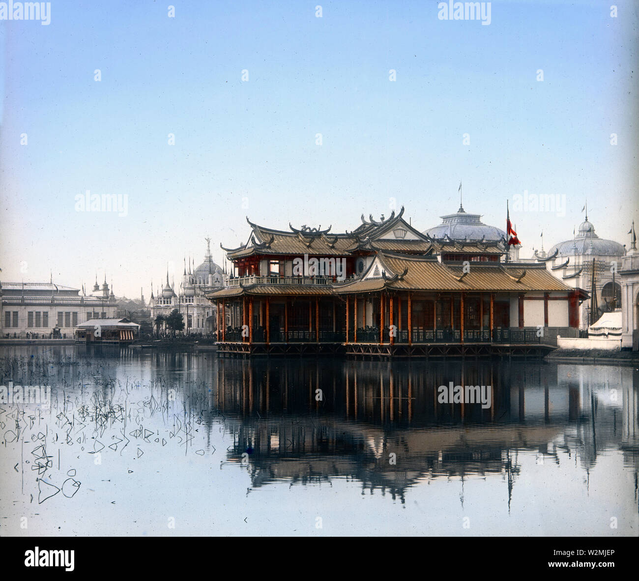 [1900s Japan - Tokyo Industrial Exhibition] - Taiwan Pavilion (Taiwankan) an der Tokyo Industrial Ausstellung von 1907 (Meiji 40). 20. Jahrhundert vintage Glas schieben. Stockfoto