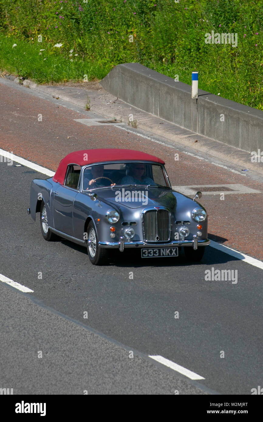 1960 60s Sixties SILVER Alvis Td21; Motoring-Klassiker, Coach-Built historics, Oldtimer-Motoren und Sammlerstücke auf der Leighton Hall Transport Show, Autos und Oldtimer-Fahrzeuge von gestern auf der Autobahn M6 in der Nähe von Lancaster, Großbritannien Stockfoto