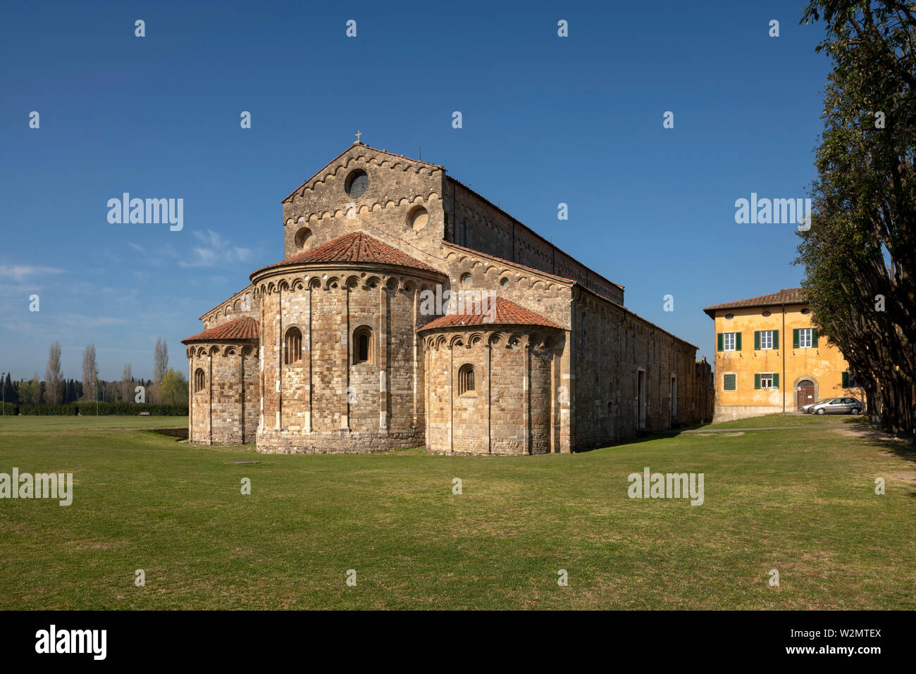 San Piero a Grado bei Pisa, Basilika aus dem 10. Jahrhundert, Chorapsiden von Nordosten Stockfoto