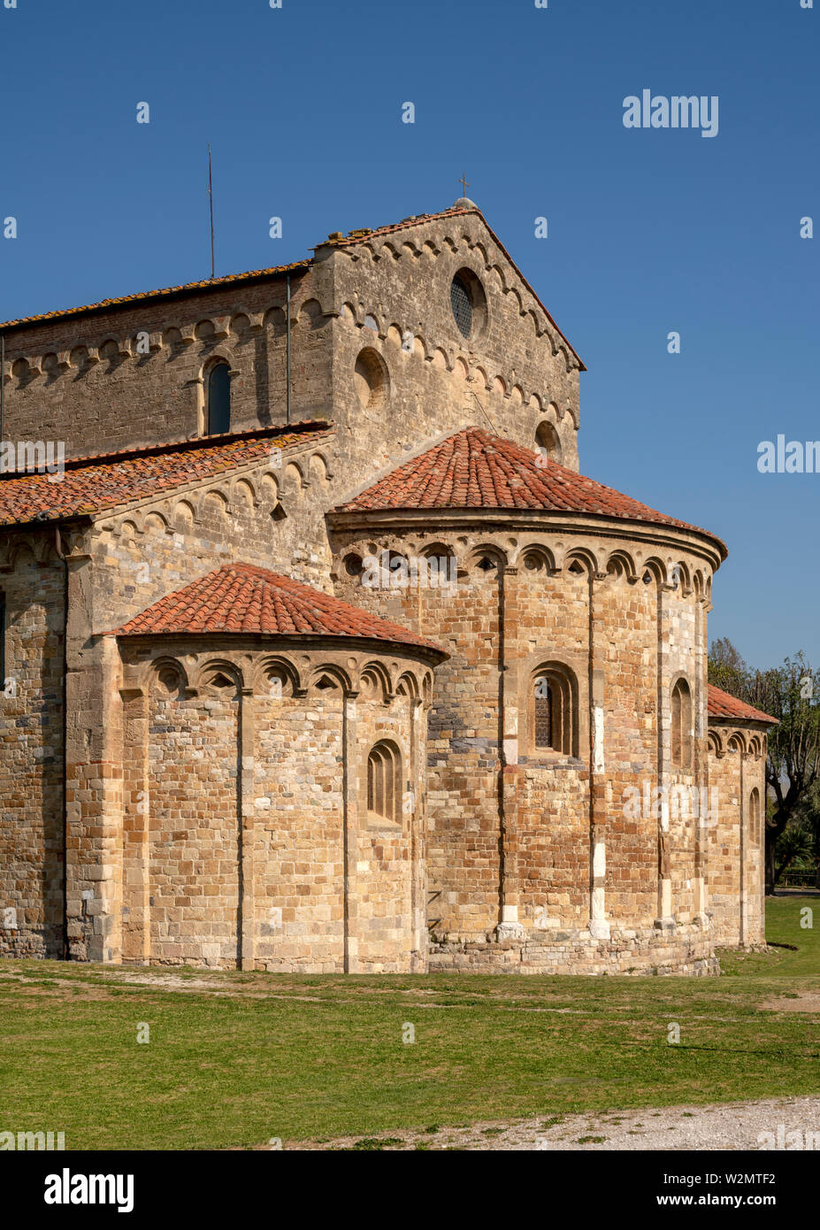 San Piero a Grado bei Pisa, Basilika aus dem 10. Jahrhundert, Chorapsiden von Südwest Stockfoto