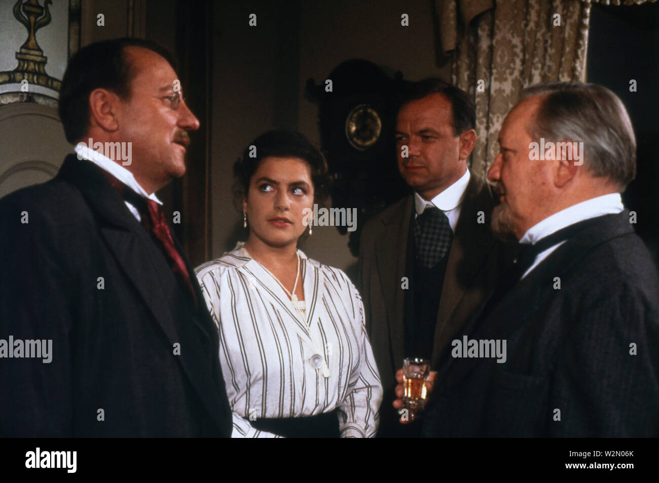 Löwengrube, Fernsehserie, Deutschland 1989 - 1992, Familienserie, Kriminalserie, Darsteller: Gerd Fitz, Christine Neubauer, Jörg Hube, Walter Fitz Stockfoto