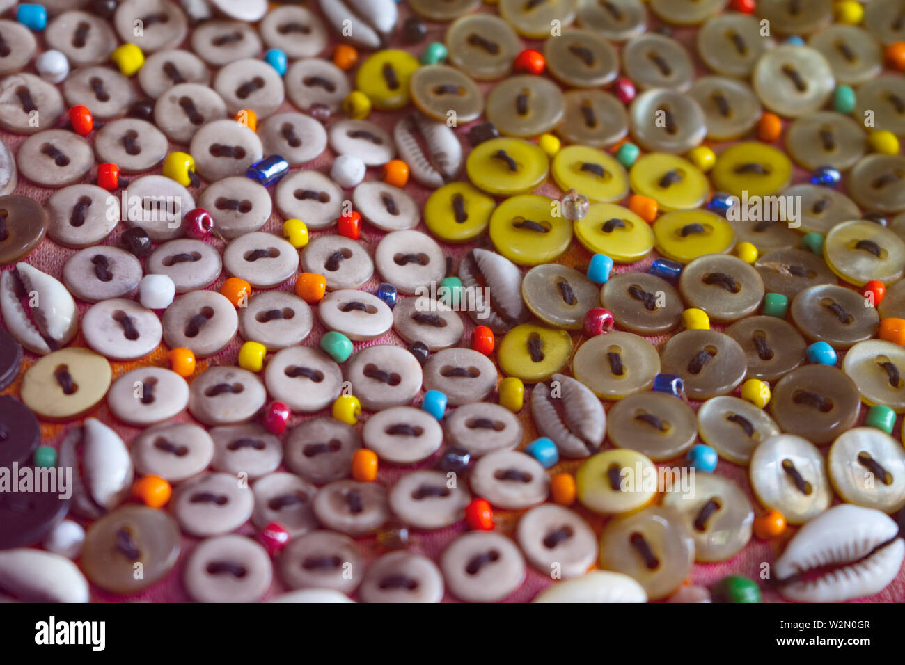 Farbige Schaltflächen Hintergrund. Farbige Vintage Kleidung Tasten. Stockfoto