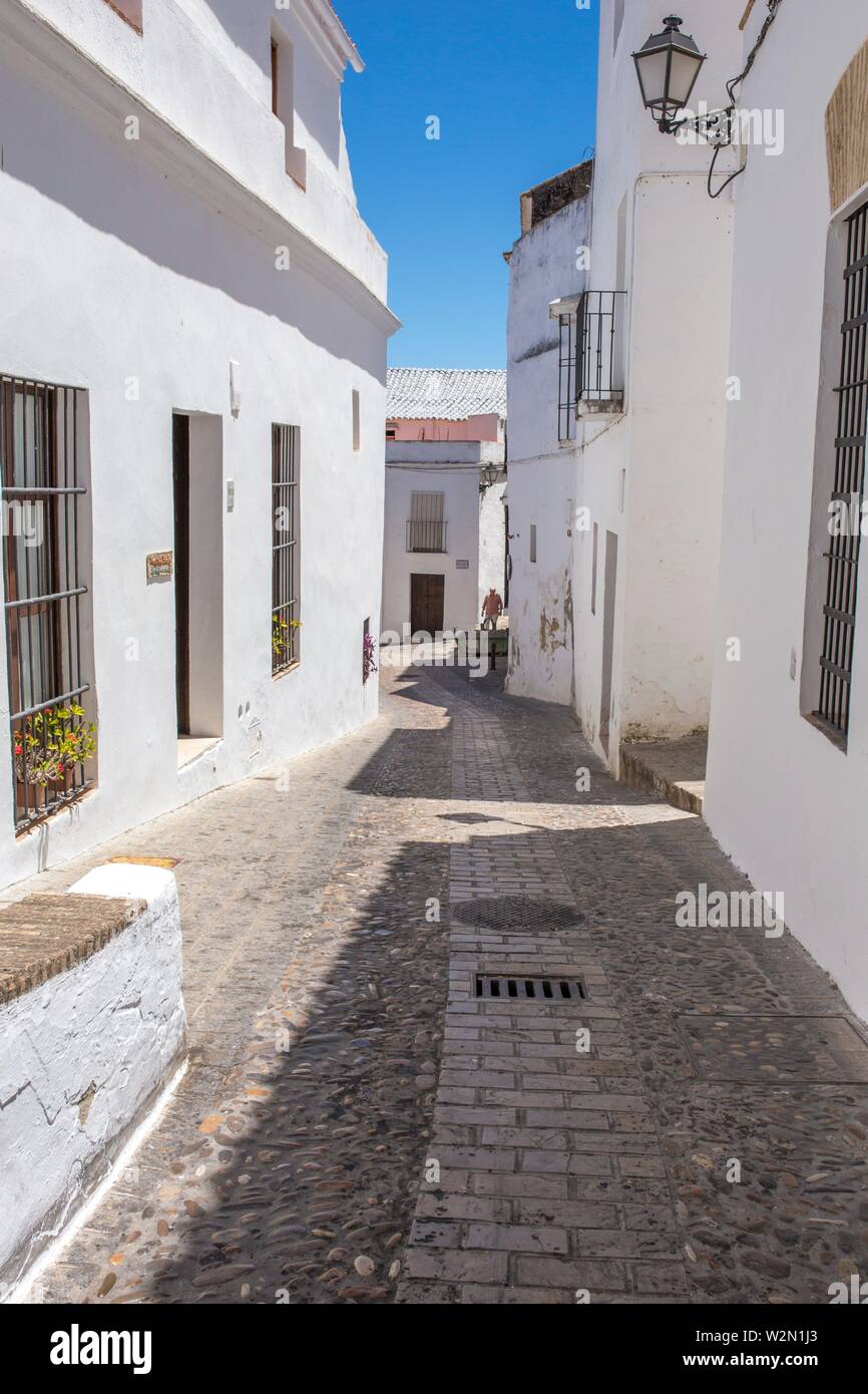 Weißes Dorf Arcos de la Frontera, Cadiz, Andalusien, Spanien. Hang engen Straße. Stockfoto