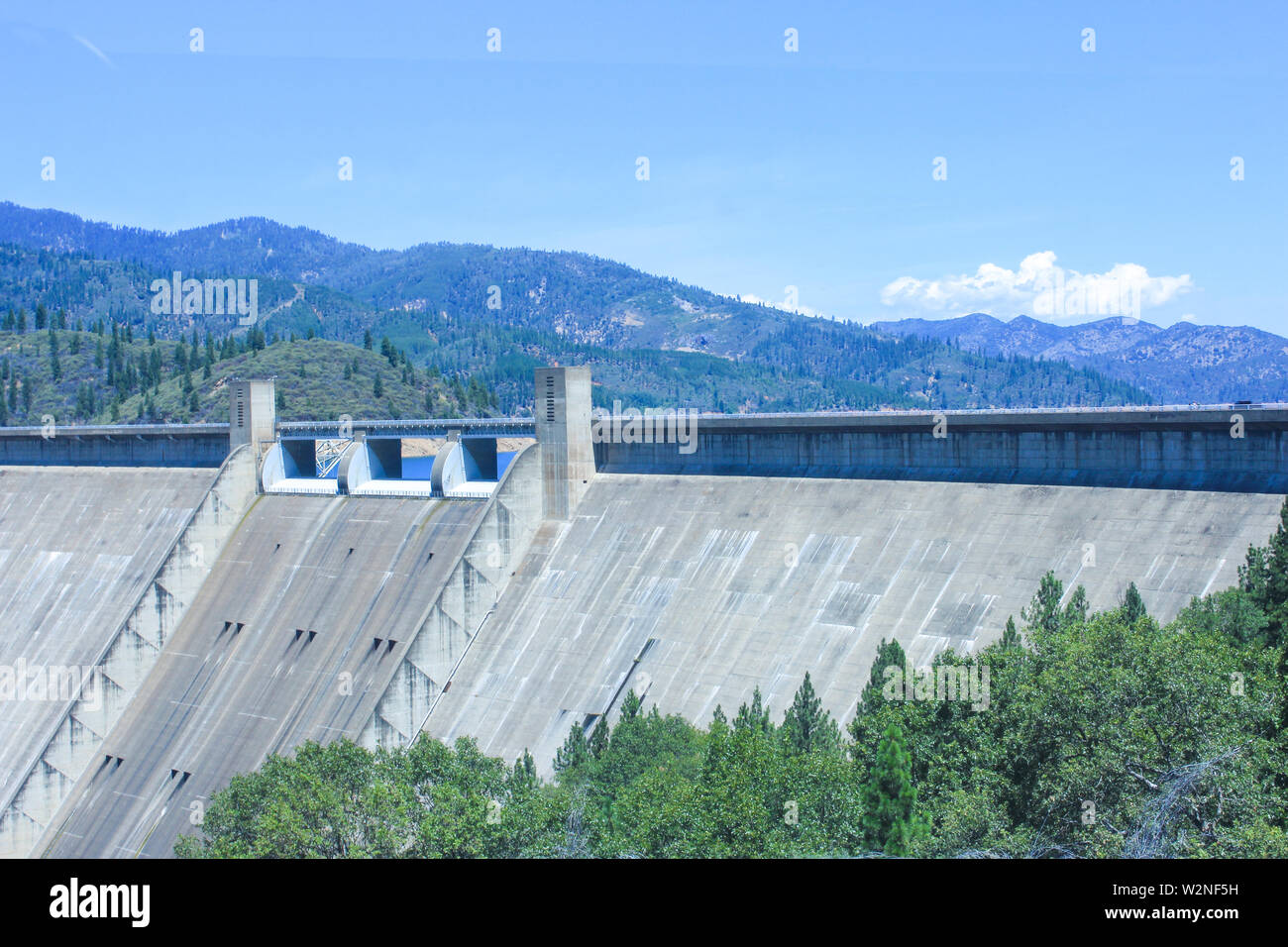 Shasta Damm über Sacramento River, Kalifornien, USA Stockfoto