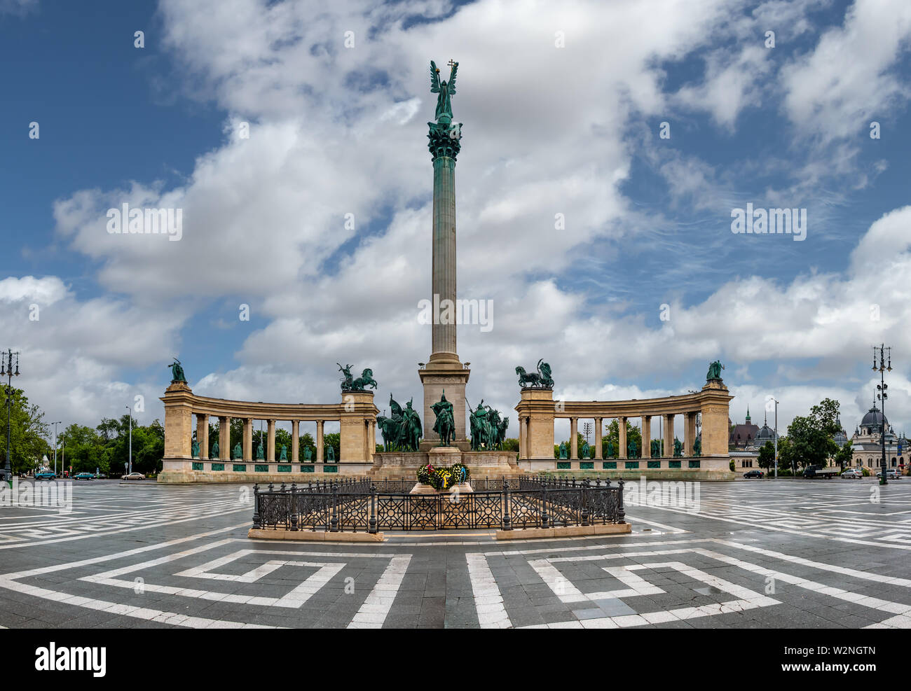 Heldenplatz (Hosok Tere), einem der großen Plätze in Budapest für seine legendären Statue komplexe festgestellt. Stockfoto