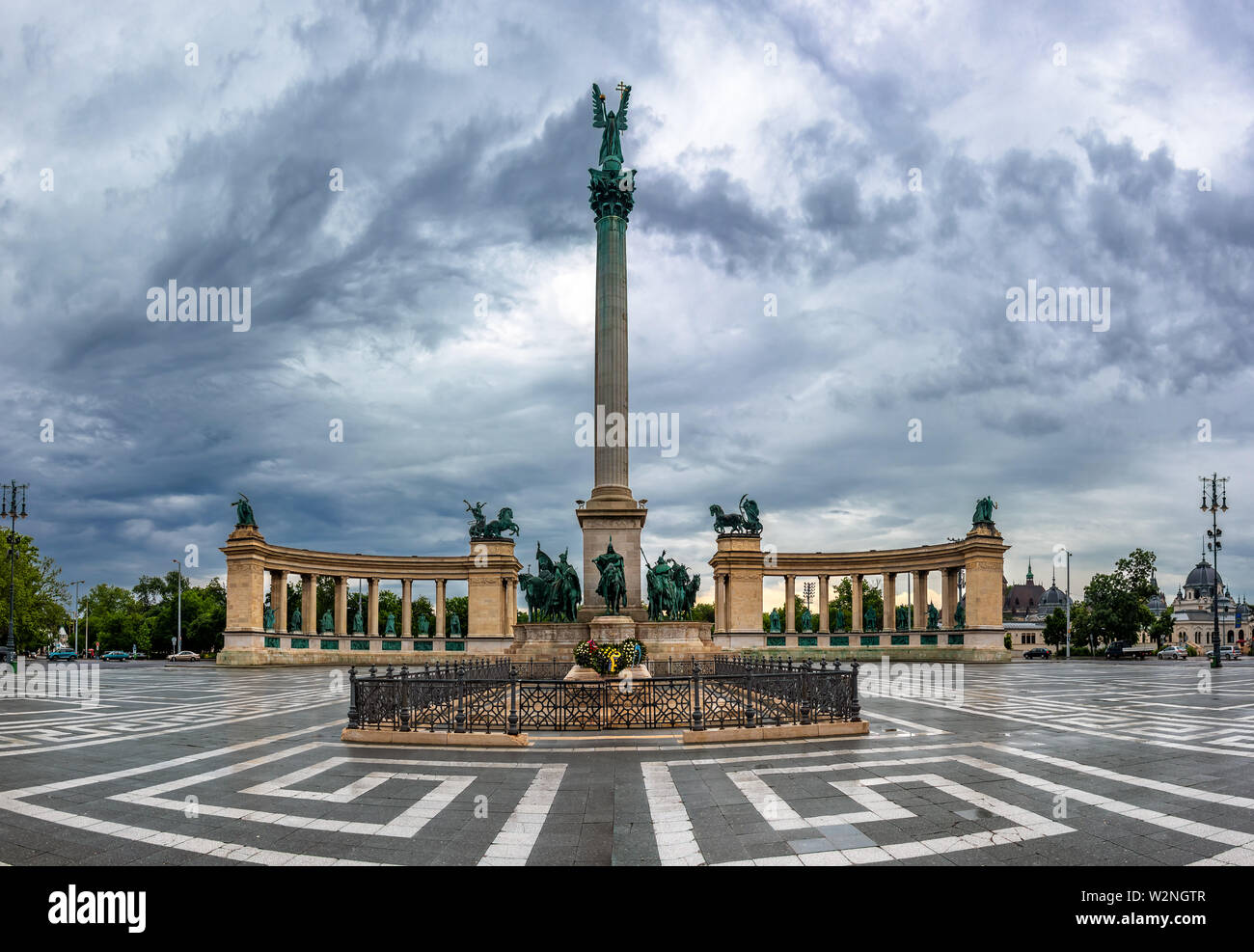 Heldenplatz (Hosok Tere), einem der großen Plätze in Budapest für seine legendären Statue komplexe festgestellt. Stockfoto