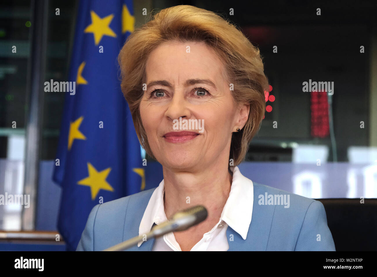 Brüssel, Belgien. 10. Juli 2019. Kandidaten für das Amt des Präsidenten der Europäischen Kommission, Ursula von der Leyen im Gespräch mit Mitgliedern des S&D-Fraktion im Europäischen Parlament. Credit: ALEXANDROS MICHAILIDIS/Alamy leben Nachrichten Stockfoto