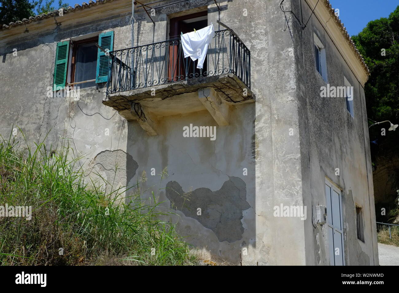 Korfu zwei Ansichten dieses Haus im Bergdorf Avliotes eingestellt. Haus auf einem Hügel Stockfoto