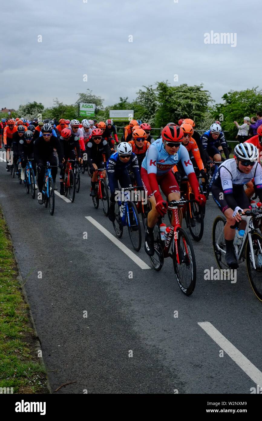 Die Tour von Yorkshire Radrennen die alle zwei Jahre abgehalten. Alle oben Radfahrer nehmen Sie teil Stockfoto