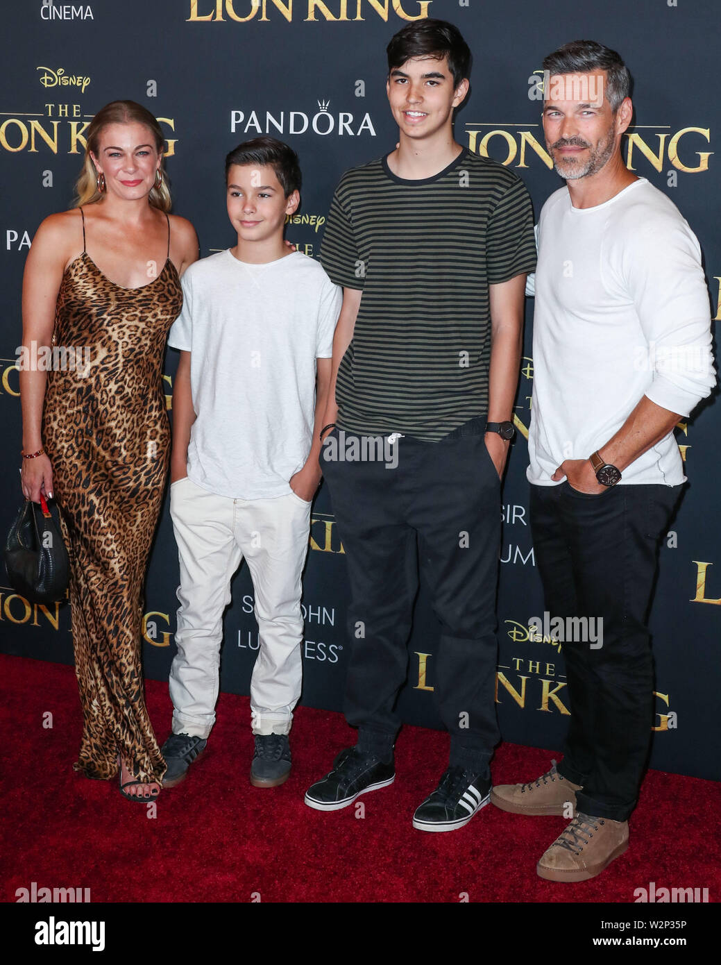 Hollywood, Vereinigte Staaten. 09 Juli, 2019. HOLLYWOOD, LOS ANGELES, Kalifornien, USA - Juli 09: LeAnn Rimes, Jake Austin Cibrian, Mason Edward und Cibrian Eddie Cibrian Ankommen bei der Weltpremiere von Disney's "Der König der Löwen' an der Dolby Theater am 9. Juli 2019 in Hollywood, Los Angeles, Kalifornien, USA. (Foto von Xavier Collin/Image Press Agency) Quelle: Bild Presse Agentur/Alamy leben Nachrichten Stockfoto