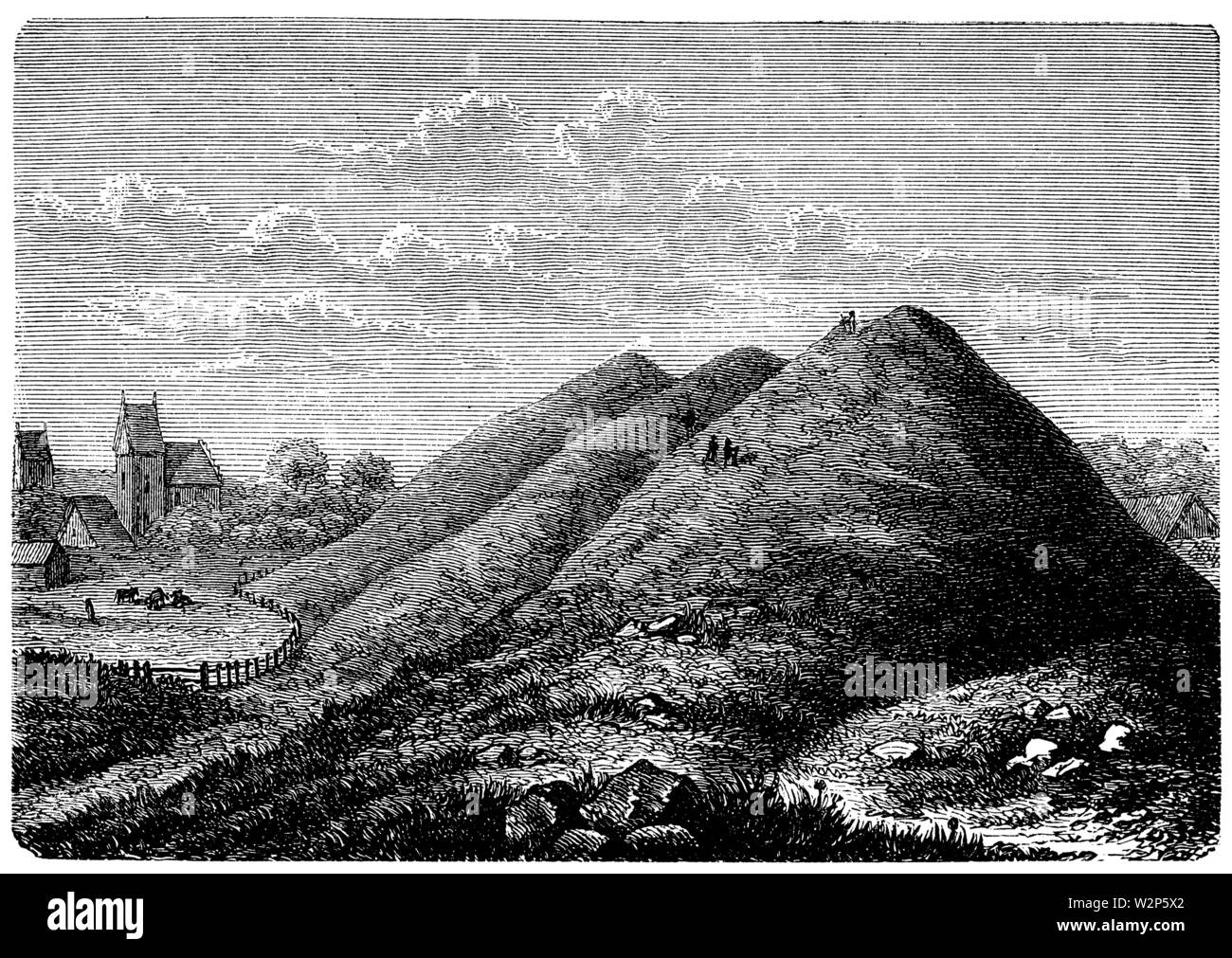 Hügel in der Nähe von Upsala, unter denen Ovin, Tor und Freya angeblich begraben liegen,, (Anthropologie, 1874) Stockfoto