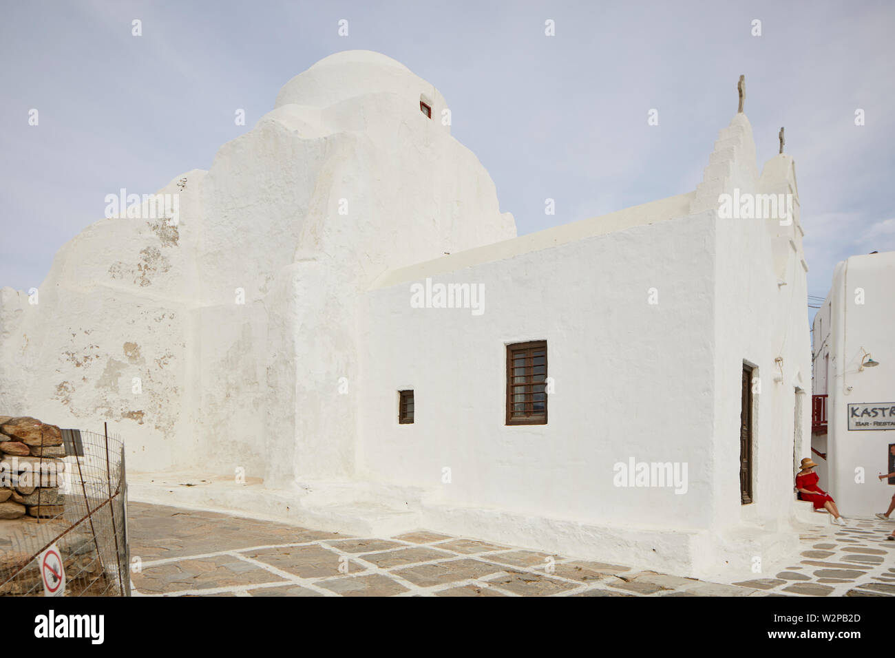 Mykonos, griechische Insel Mikonos, Teil der Kykladen, Griechenland. Wahrzeichen Paraportiani orthodoxe Kirche, weiß getünchtes Gebäude Stockfoto