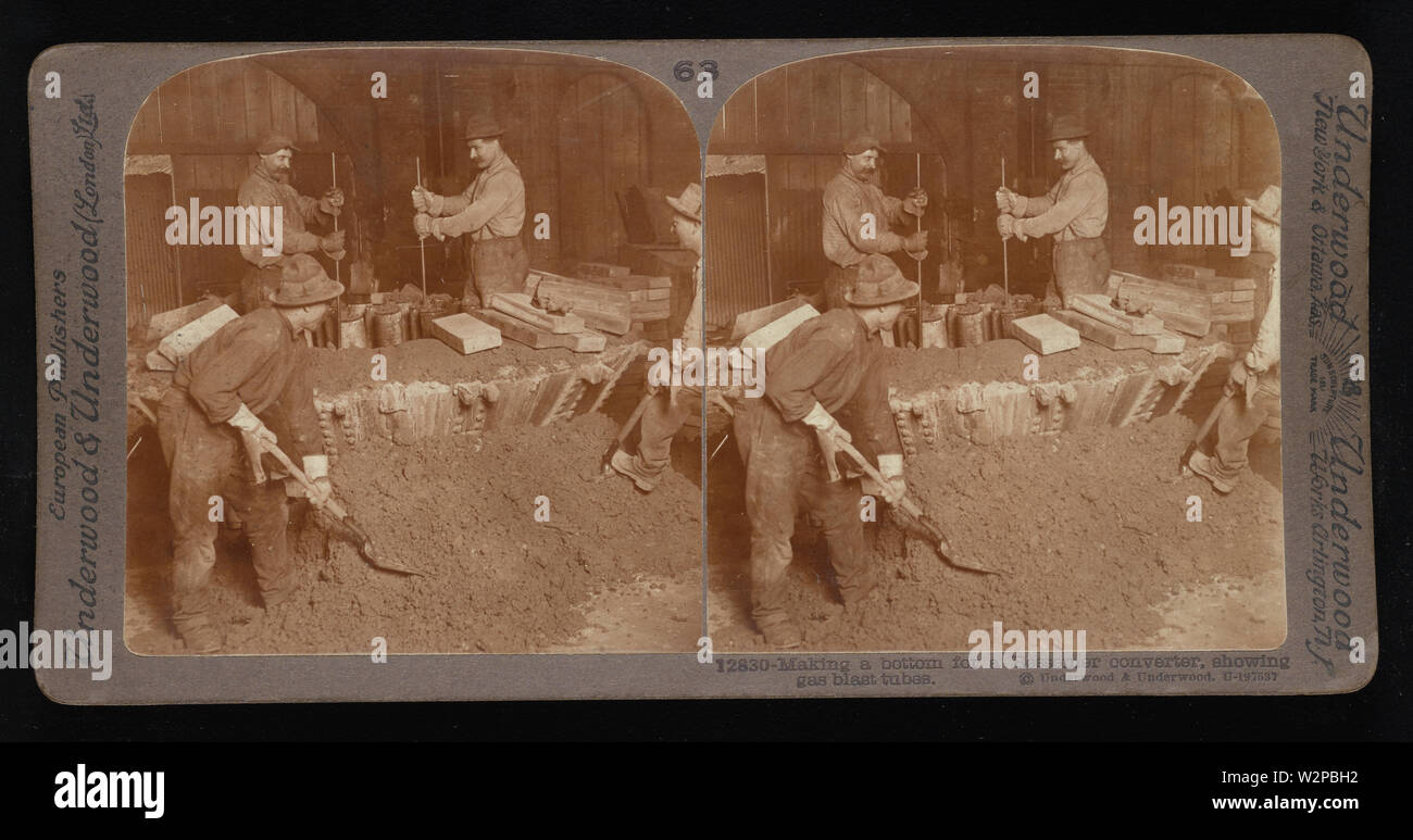 Eine Unterseite für einen Bessemer Converter Übersicht gas blast Rohre.; Underwood & Underwood Stereographs der verarbeitenden Industrie, Set 5 - Eisen und Stahl durch mehrere Prozesse, Bild 28 - eine Unterseite für einen Bessemer Converter Übersicht gas blast Rohre. Diese stereographs wurden erstellt und als Satz für die pädagogische Nutzung von Underwood & Underwood, ein Hersteller von stereoskopischen Bildern und Ausstattung verkauft. Dieses Set wurde zwischen 1895, als die pädagogische Einheit gegründet, und 1921, als das Unternehmen verkauft wurde. Stockfoto Eine Unterseite für einen Bessemer Converter Übersicht gas blast Rohre.; Underwood & Underwood Stereographs der verarbeitenden Industrie, Set 5 - Eisen und Stahl durch mehrere Prozesse, Bild 28 - eine Unterseite für einen Bessemer Converter Übersicht gas blast Rohre. Diese stereographs wurden erstellt und als Satz für die pädagogische Nutzung von Underwood & Underwood, ein Hersteller von stereoskopischen Bildern und Ausstattung verkauft. Dieses Set wurde zwischen 1895, als die pädagogische Einheit gegründet, und 1921, als das Unternehmen verkauft wurde. Stockfoto