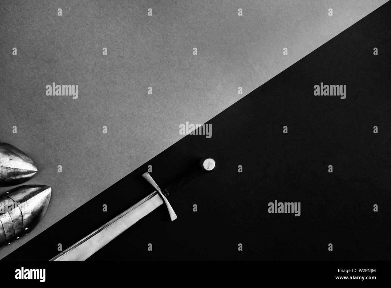 Historischen mittelalterlichen Schlacht. Rüstung und Falchion Sabatons. Stockfoto