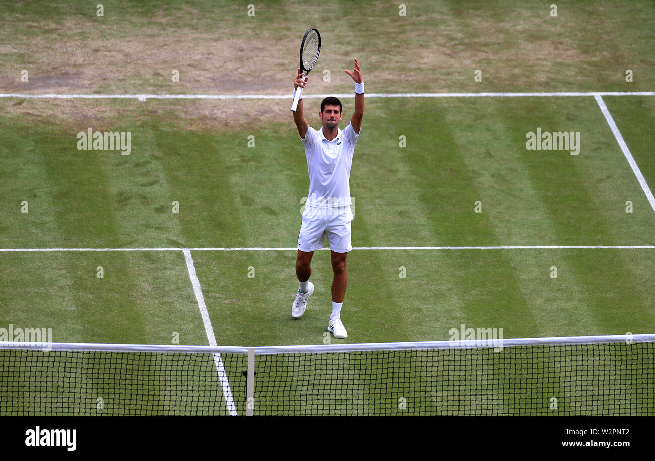 Novak Djokovic feiert Sieg über David Goffin am Tag neun der Wimbledon Championships in der All England Lawn Tennis und Croquet Club, Wimbledon. Stockfoto