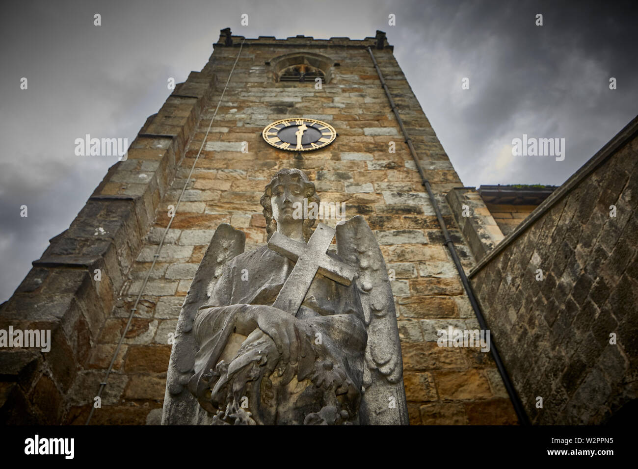 Waddington kleinen malerischen Dorf in der Nähe von Clitheroe im Ribble Valley, Lancashire, St Helen's Kirche und Friedhof Sandstein Grad II * aufgeführten Stockfoto