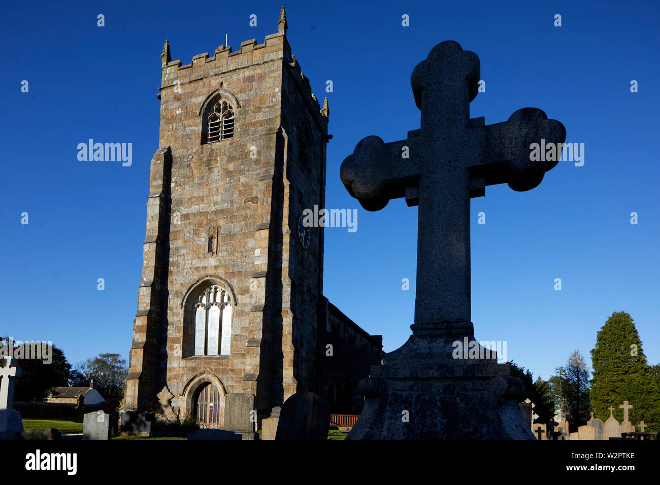 Waddington kleinen malerischen Dorf in der Nähe von Clitheroe im Ribble Valley, Lancashire, St Helen's Kirche und Friedhof Sandstein Grad II * aufgeführten Stockfoto