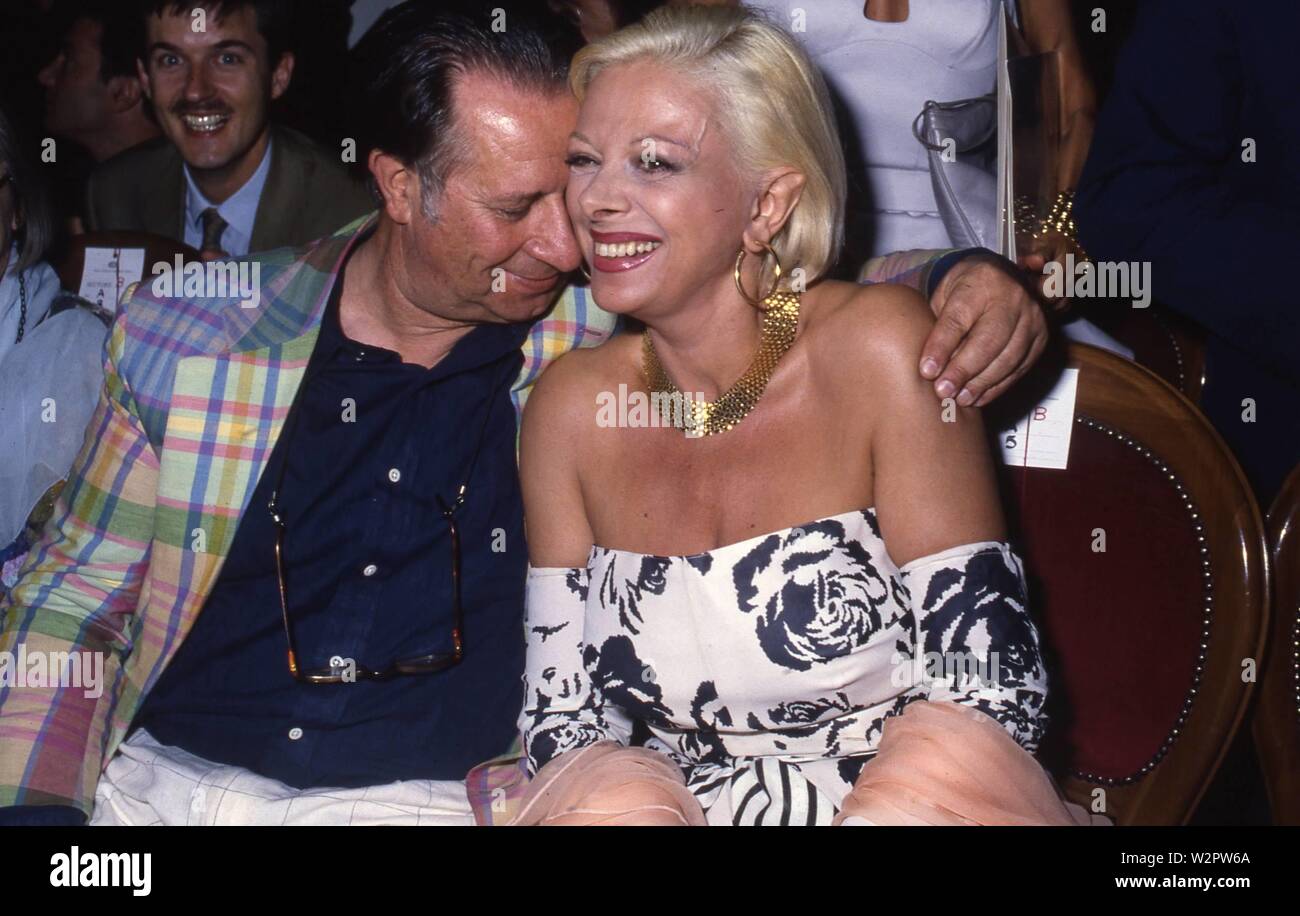 TINTO BRASS MIT SANDRA MILO (UMBERTO PIZZO DA/Fotogramma, Mailand - 1987-09-05) ps das Foto in Bezug auf den Kontext, in dem es aufgenommen wurde verwendet werden können, und ohne beleidigende Absicht der Anstand des Volkes vertreten (UMBERTO PIZZO DA/Fotogramma, Foto Repertoire - 2019-07-10) p.s. La foto e 'utilizzabile nel rispetto del contesto in Cui e' Stata scattata, e senza intento diffamatorio del decoro delle Persone rappresentate Stockfoto