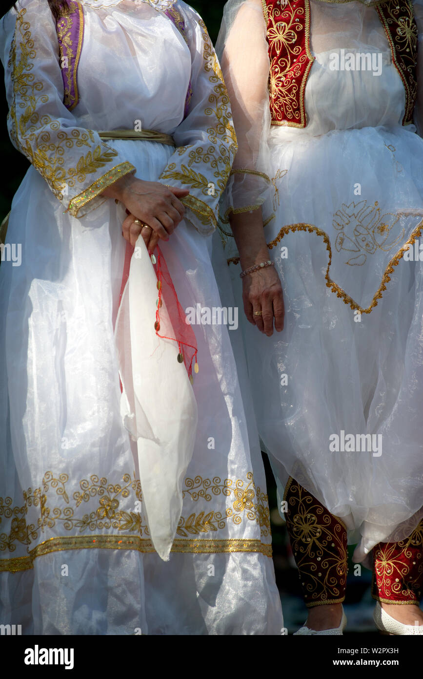 Italien, Lombardei, Crema, Fest der Völker, Albanien Tänzer tragen Tracht Stockfoto