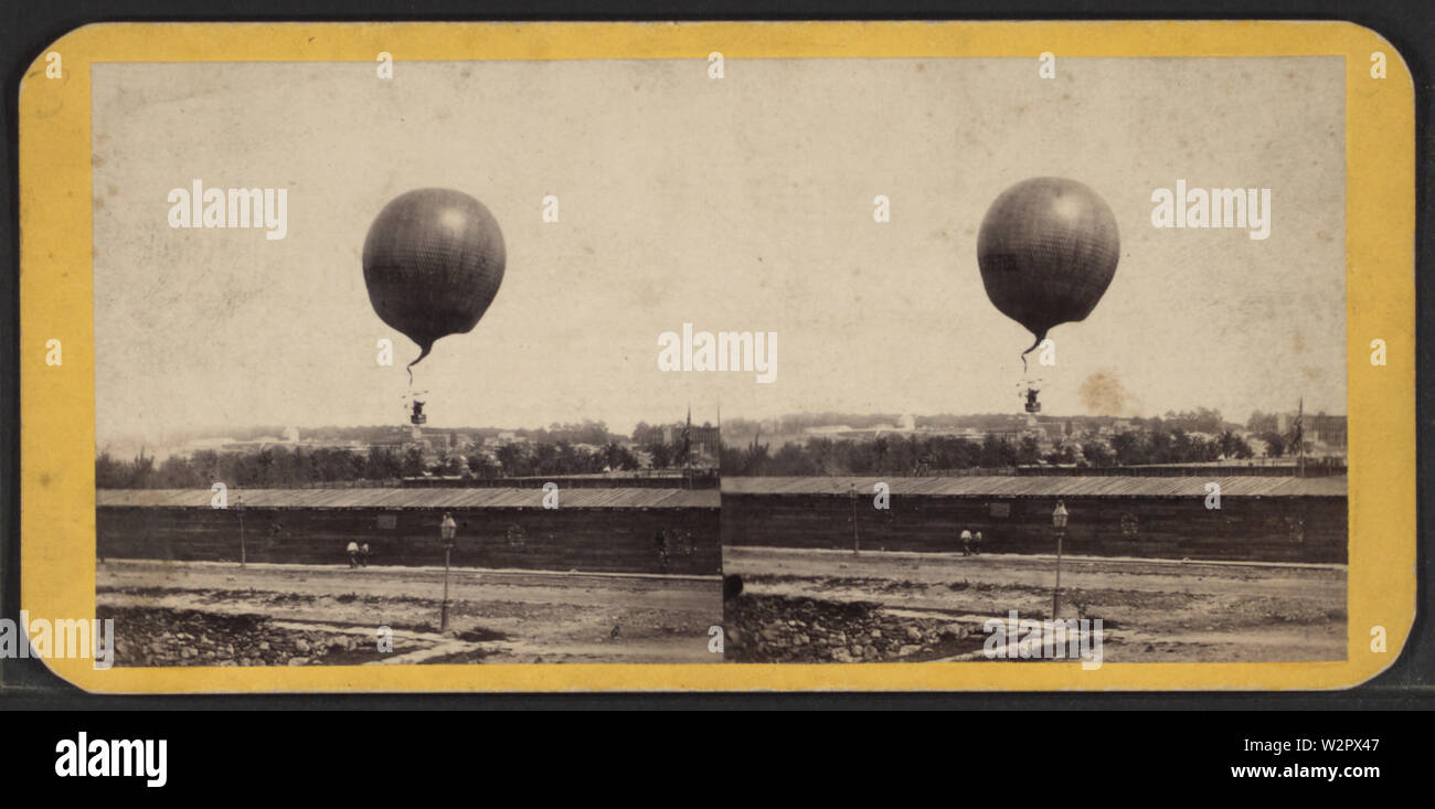 Aufstieg von Prof. niedrige Ballon aus der Ecke der 6th Avenue und 59th Street, durch die E&HT Anthony (Hart) Stockfoto