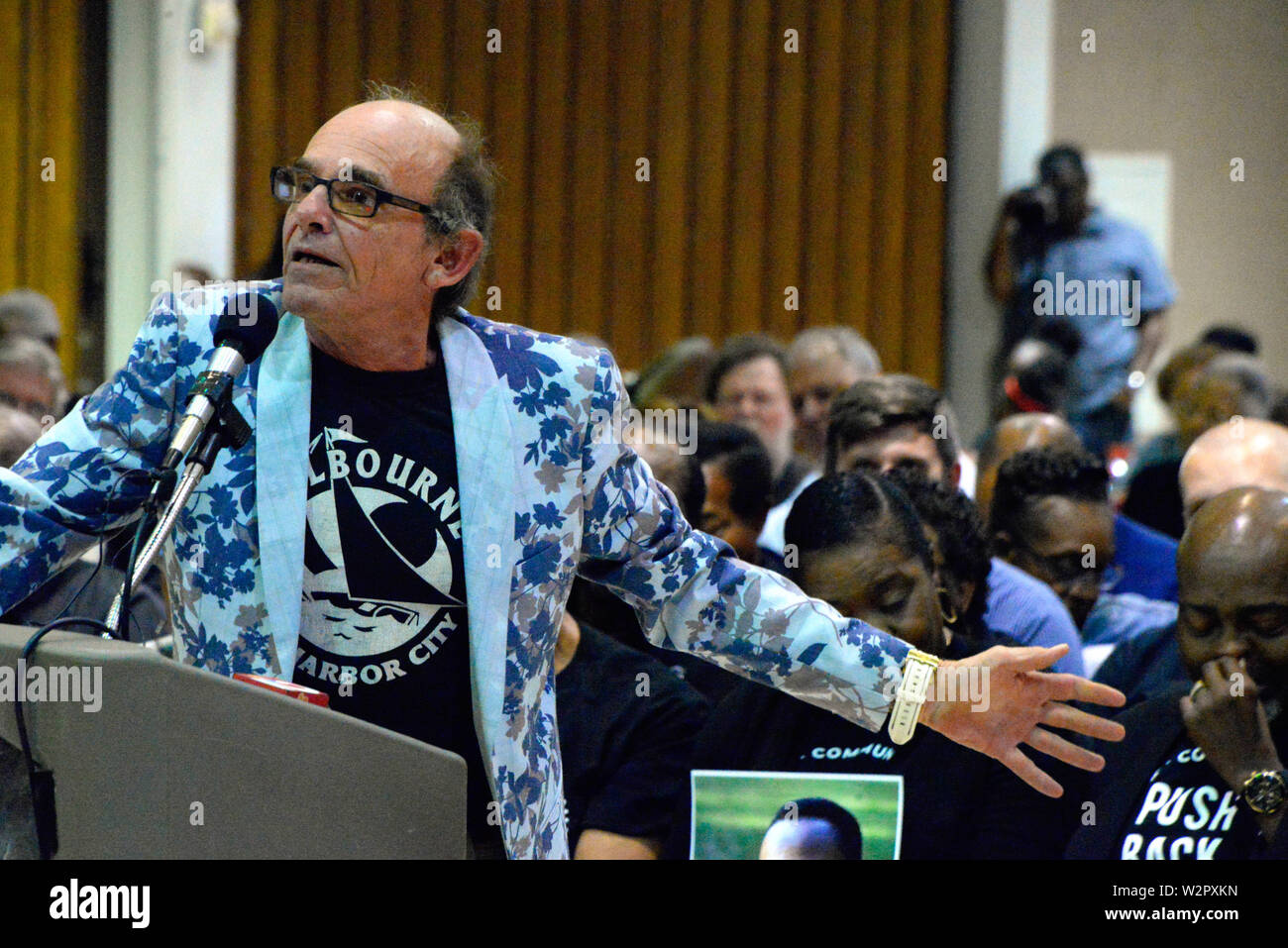 Melbourne. Florida. USA. Juli 9, 2019 Der "Traum" wird endlich wahr geworden für den 30-jährigen Kampf eine große Straße durch die Herzen von Melbourne zu Ehren von Dr. Martin Luther King zu nennen. Viele Straßennamen haben sich über die Jahre vorgelegt, und alle haben in der Vergangenheit Stadtrat abgelehnt worden. Die Abstimmung war 6-1, mit dem Bürgermeister stimmen aufgrund der Kosten für das lokale Geschäft Inhaber. Airport Blvd wird jetzt von Dr. Martin Luther King Jr. Blvd geworden. Kredit Julian Porree/Alamy leben Nachrichten Stockfoto