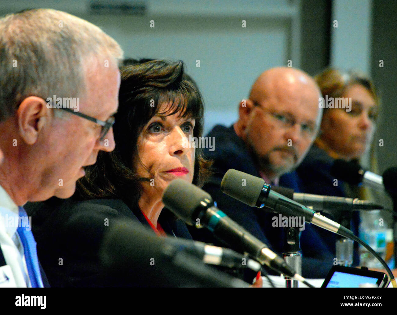 Melbourne. Florida. USA. Juli 9, 2019 Der "Traum" wird endlich wahr geworden für den 30-jährigen Kampf eine große Straße durch die Herzen von Melbourne zu Ehren von Dr. Martin Luther King zu nennen. Viele Straßennamen haben sich über die Jahre vorgelegt, und alle haben in der Vergangenheit Stadtrat abgelehnt worden. Die Abstimmung war 6-1, mit dem Bürgermeister stimmen aufgrund der Kosten für das lokale Geschäft Inhaber. Airport Blvd wird jetzt von Dr. Martin Luther King Jr. Blvd geworden. Kredit Julian Porree/Alamy leben Nachrichten Stockfoto