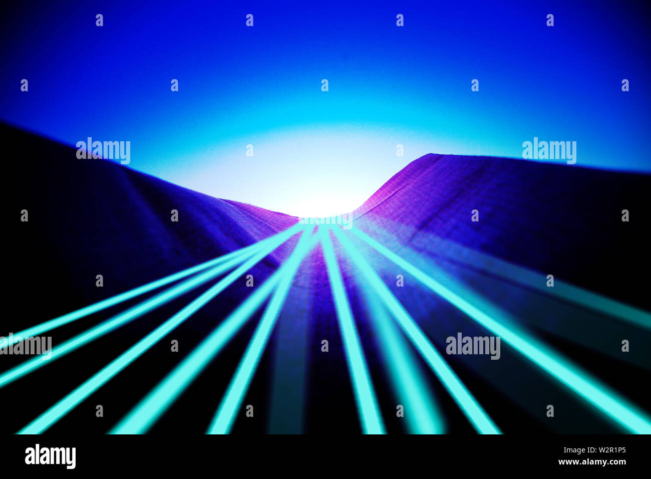 Led Blau leuchtet von einem Berg. Stockfoto