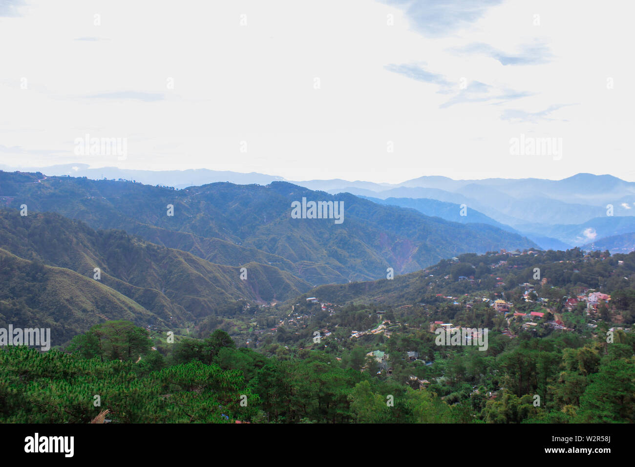 Eine Ansicht von Baguio, Philippinen aus Bergwerken View Park Stockfoto