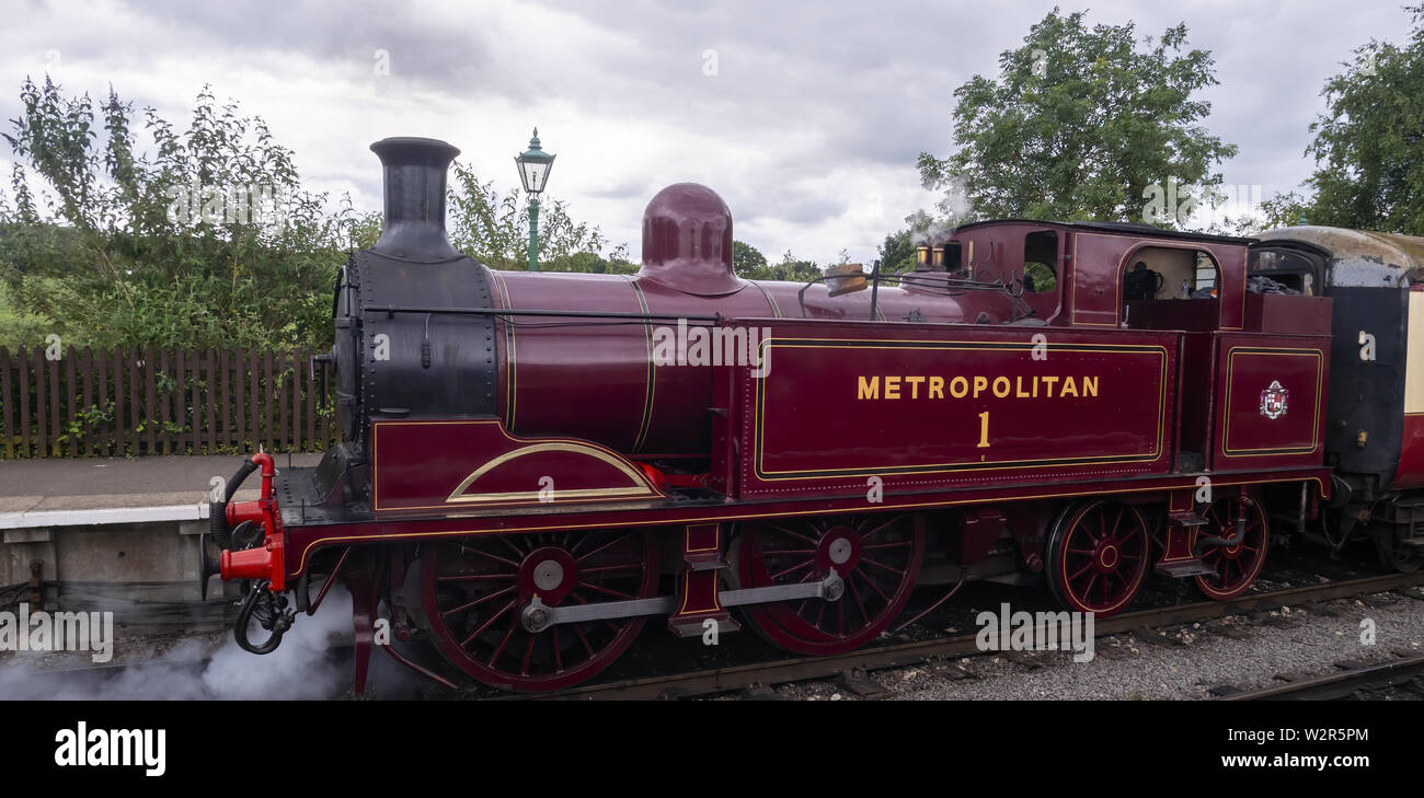 Metrpolitan Bahn Nr. 1 Klasse E0-4-2 Tenderlokomotive am North Weald Station auf der Epping und Ongar Eisenbahn Stockfoto