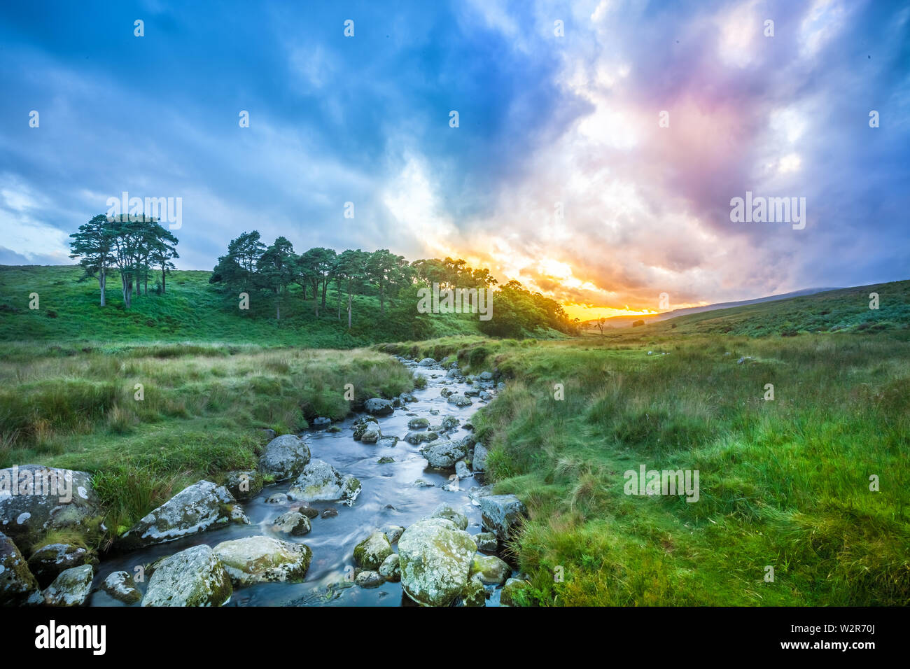Wicklow Mountains / Irland: Spektakuläre Sonnenuntergangszeit in Wicklow Mountains in der Nähe von Sally Gap Stockfoto Wicklow Mountains / Irland: Spektakuläre Sonnenuntergangszeit in Wicklow Mountains in der Nähe von Sally Gap Stockfoto