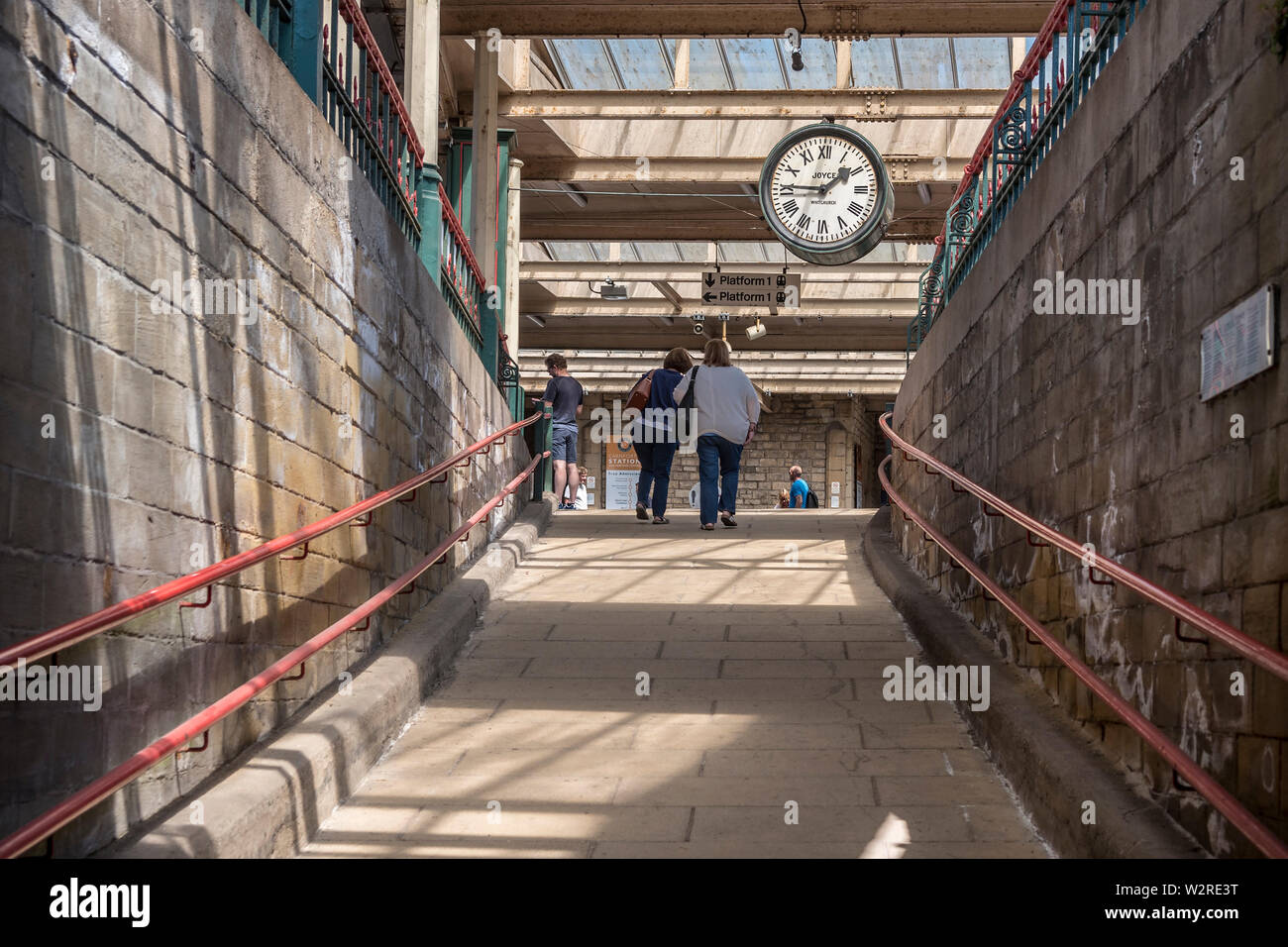 Die kurze Begegnung Bahnhof in Carnforth auf der West Coast Main Line. Die berühmten Station clock. Stockfoto