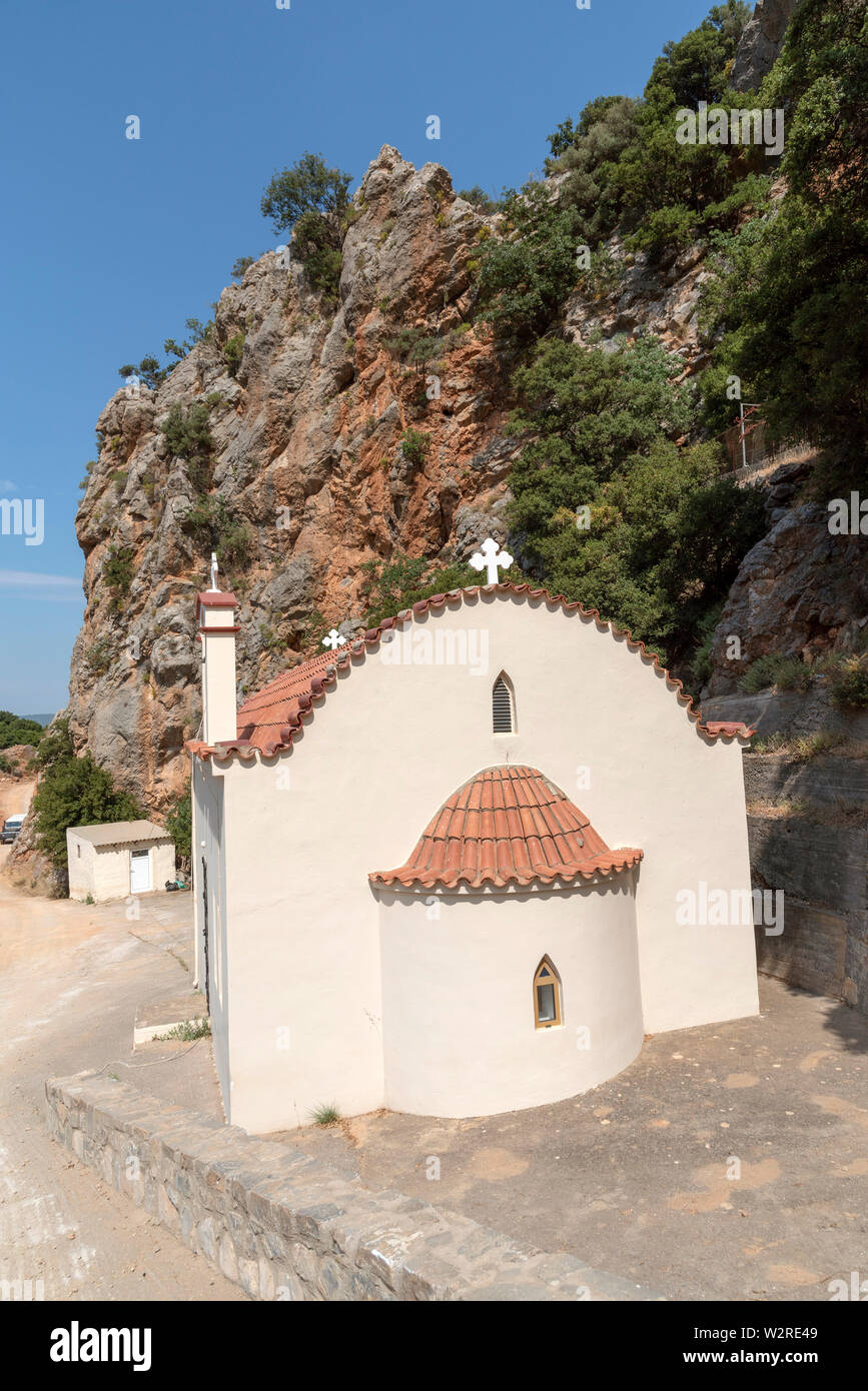 Kreta, Griechenland. Juni 2019. Die Kirche der Jungfrau Maria auf dem Embassa Schlucht in der zentralen Kretischen Berge. Stockfoto