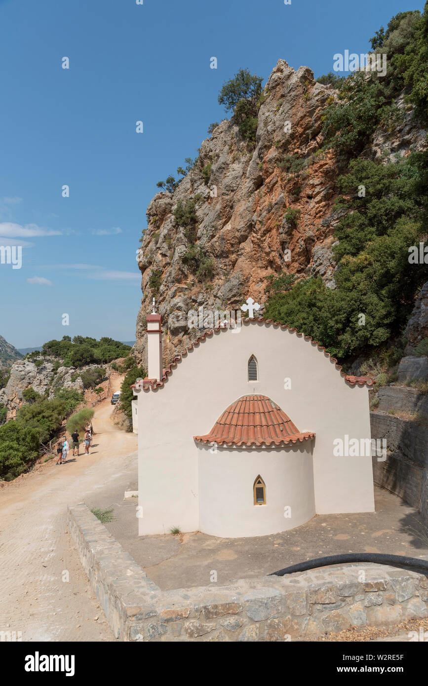 Kreta, Griechenland. Juni 2019. Die Kirche der Jungfrau Maria auf dem Embassa Schlucht in der zentralen Kretischen Berge. Stockfoto