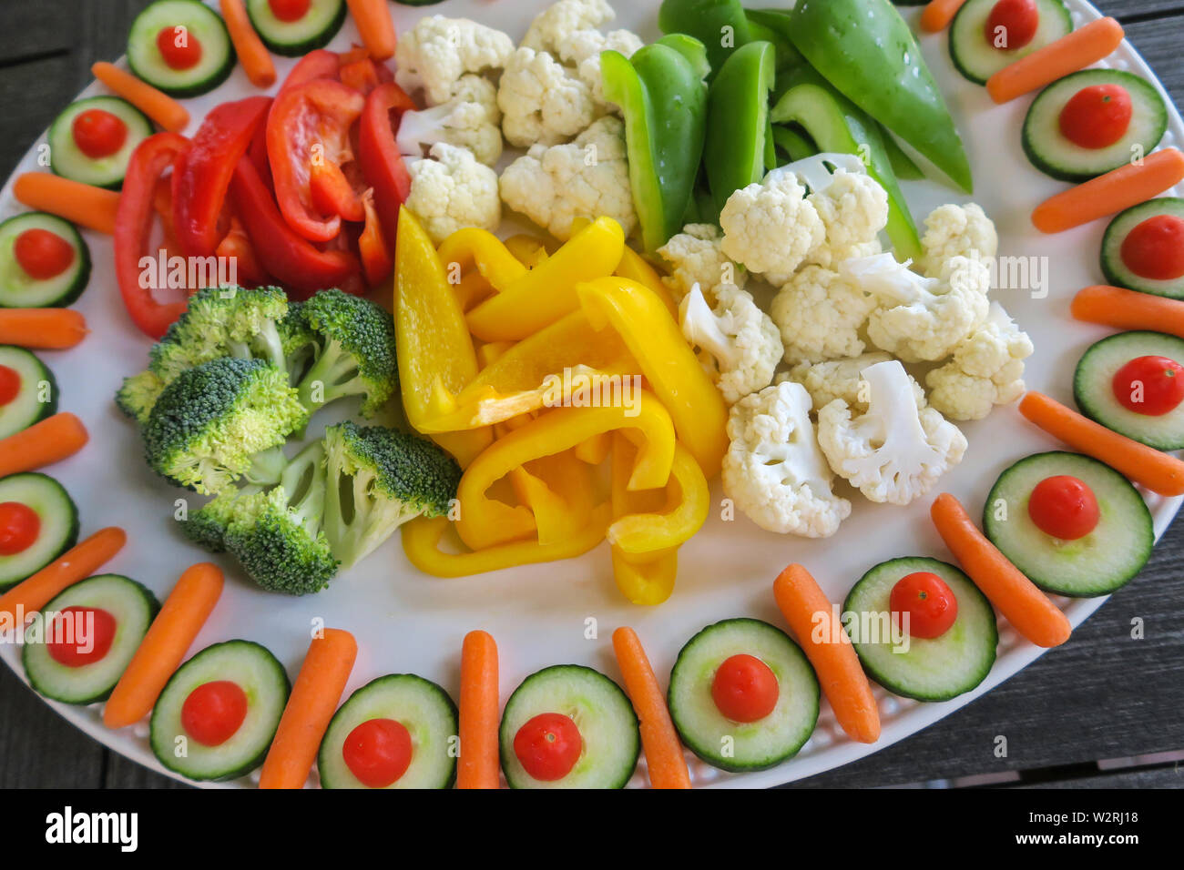 Festliches Gourmet Gemüse Platter auf einer Terrasse im Freien Partei, USA Stockfoto