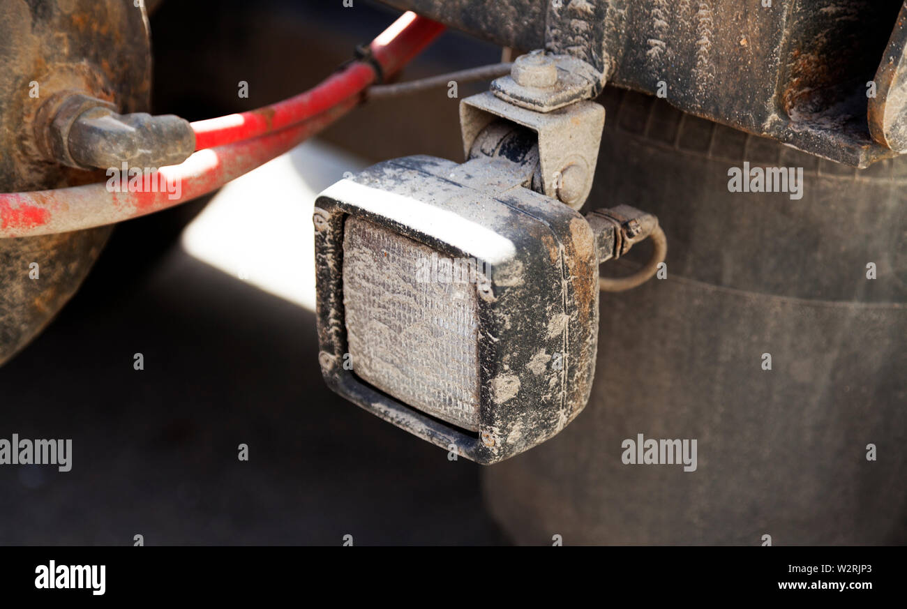 Weiß Scheinwerfer an der Rückseite des Anhängers an Stapler Stockfoto