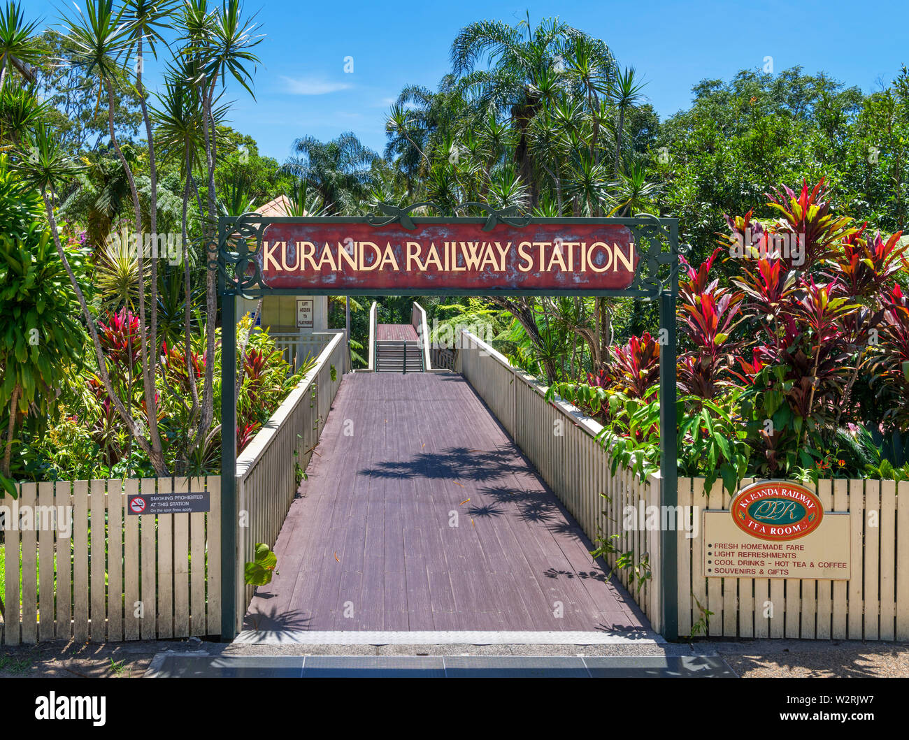 Eingang nach Kuranda Railway Station, Kuranda Scenic Railway, Kuranda, Atherton Tablelands, Far North Queensland, Australien Stockfoto