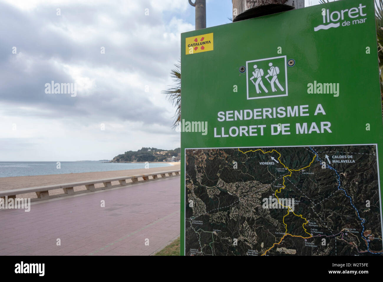 Trekking-Karte an der Strandpromenade von Lloret de Mar, Costa Brava. Stockfoto