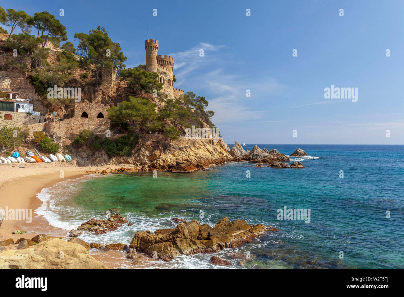 Strand Sa Caleta in Lloret de Mar, Costa Brava, Katalonien, Spanien. Stockfoto