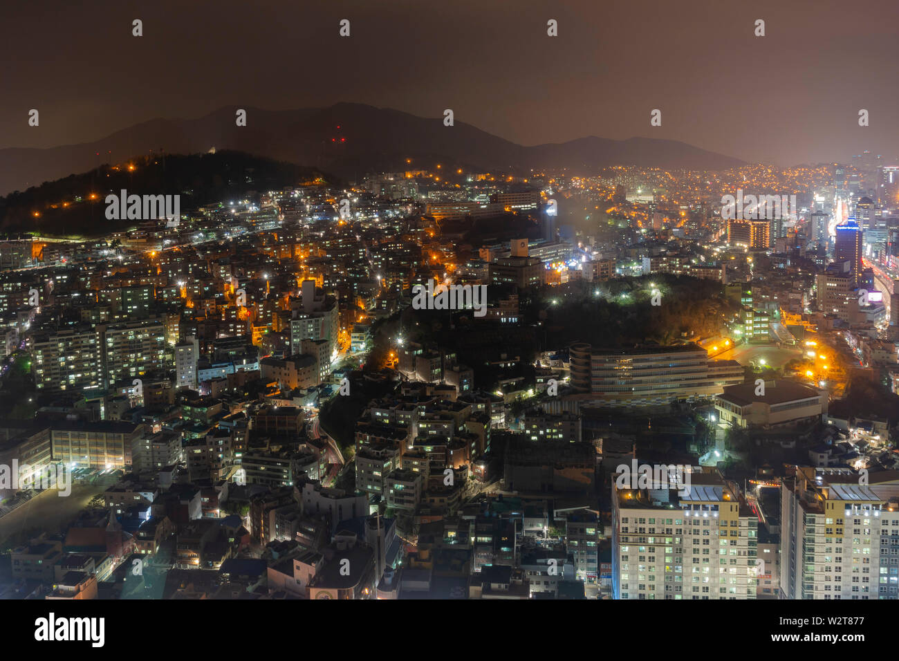 Nacht Luftbild der Busan Stadtbild von Busan Turm in Busan, Südkorea Stockfoto