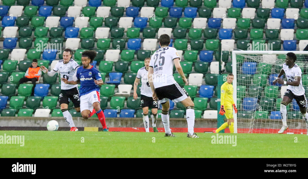 Windsor Park, Belfast, Nordirland, Großbritannien. 10. Juli 2019. UEFA Champions League, die erste Qualifikationsrunde (1. Bein), Linfield (blau) v Rosenborg. Aktion von heute Abend Spiel. Linfield neues Signing Bastien Hery (8) Credit: David Hunter/Alamy Leben Nachrichten. Stockfoto