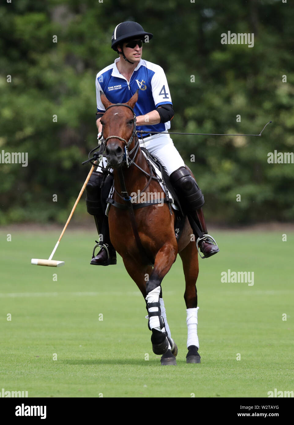 Der Herzog von Cambridge spielt Polo in der Khun Vichai Srivaddhanaprabha Memorial Polo Trophy während der King Power Royal Charity Polo Tag an billingbear Polo Club, Wokingham, Berkshire. Stockfoto