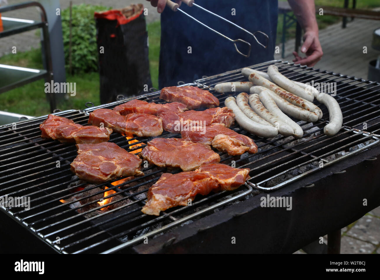 Gegrilltes Fleisch auf dem Grill, close-up. Stockfoto
