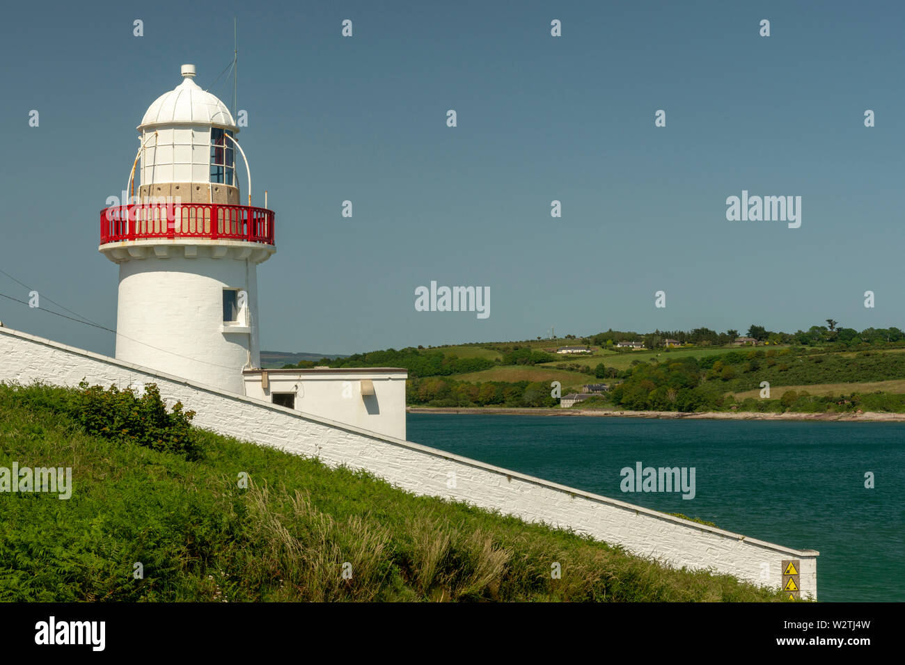 Sonniges Wetter Irland Leuchttürme in Irland Youghal Lighthouse mit Blick auf die River Blackwater Bay in Youghal, County Cork, Irland Stockfoto