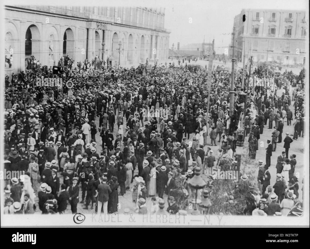 Enrico Caruso, Beerdigung in der Kirche San Francisco de Paulo in Neapel 1. Stockfoto
