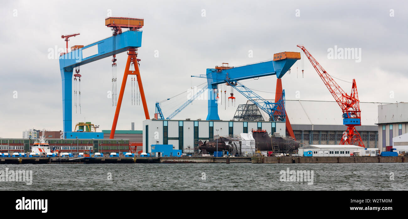 Krane und Hebezeuge bei der Kieler Hafen, Deutschland Nord Stockfoto