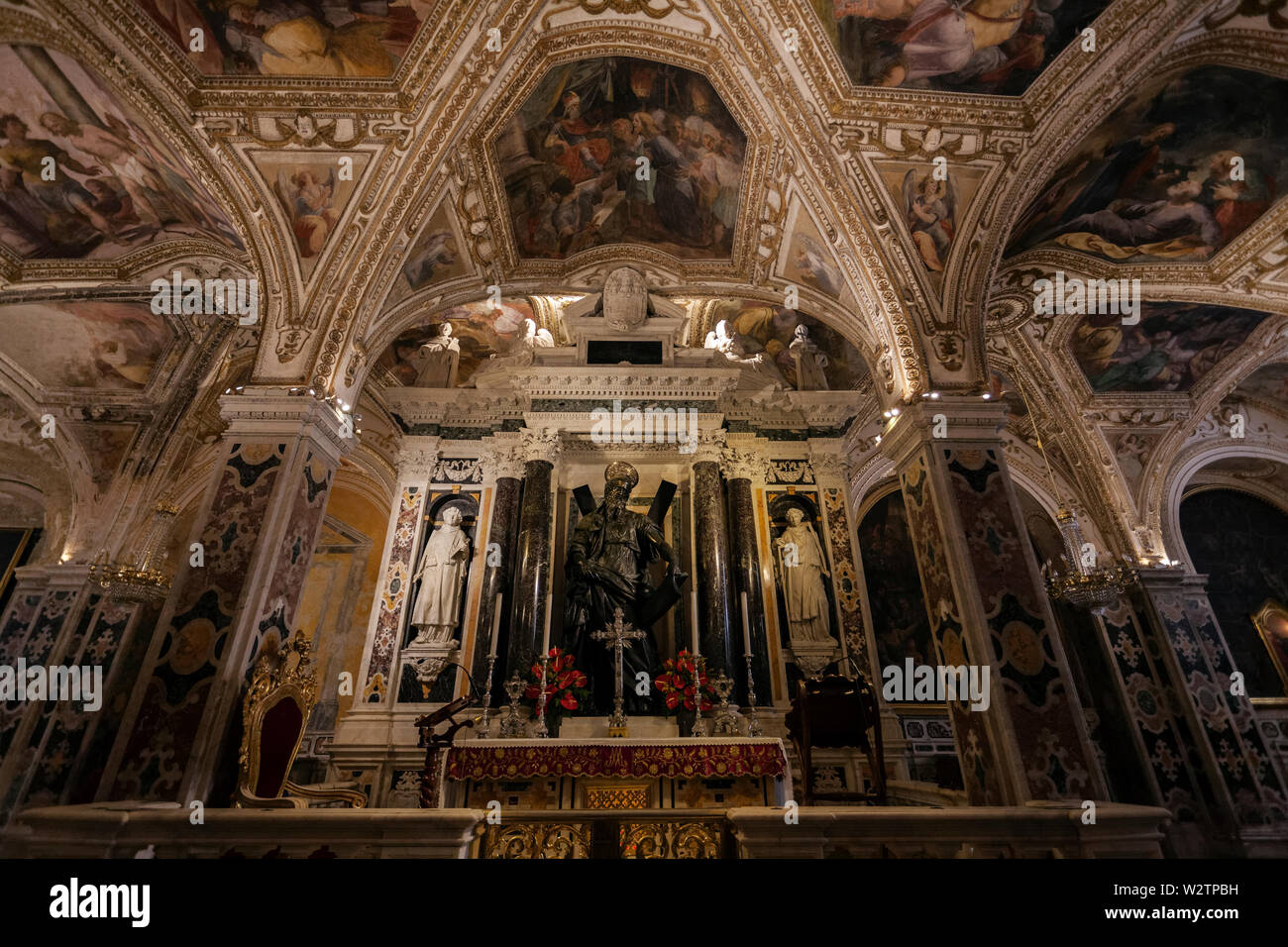 Crypt Interior Stockfotos und -bilder Kaufen - Alamy
